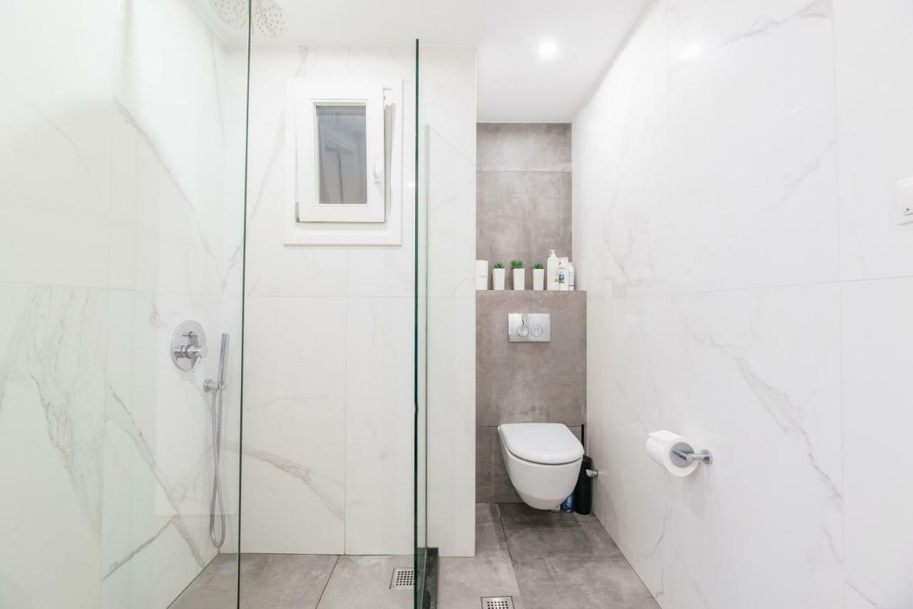 Modern White Tower Apartment Салоніки Екстер'єр фото